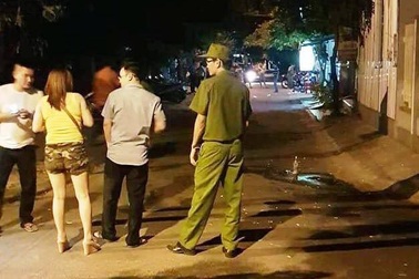 Mâu thuẫn tiền bo, con chủ quán karaoke nghi đâm chết khách