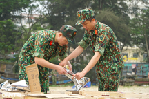 Trận địa pháo hoa ở biển Sầm Sơn trước giờ khai hỏa