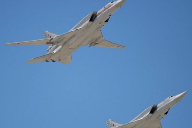 6 máy bay ném bom tầm xa của Nga tấn công mục tiêu IS ở Syria