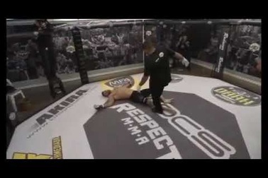 Tung cước đầy uy lực, võ sĩ khiến đối thủ bất tỉnh