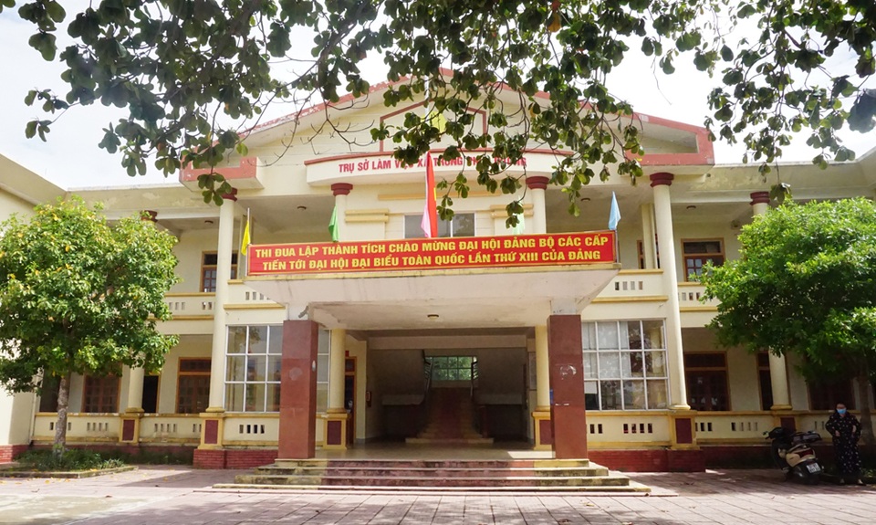 Bài 2: Thừa cấp phó, dôi dư cán bộ - 5 Bài 2: Thừa cấp phó, dôi dư cán bộ - 5