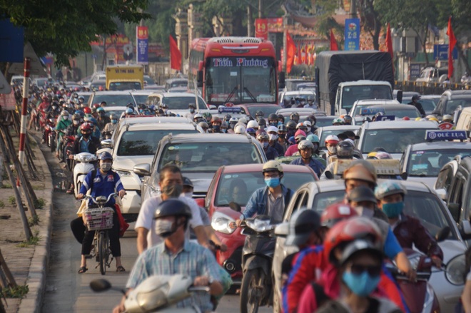 Người dân từ thành phố đổ về quê, cửa ngõ thủ đô ùn tắc - 19 Người dân từ thành phố đổ về quê, cửa ngõ thủ đô ùn tắc - 19