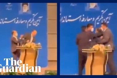 Thống đốc Iran bị kẻ quá khích tát vào mặt trong lễ nhậm chức