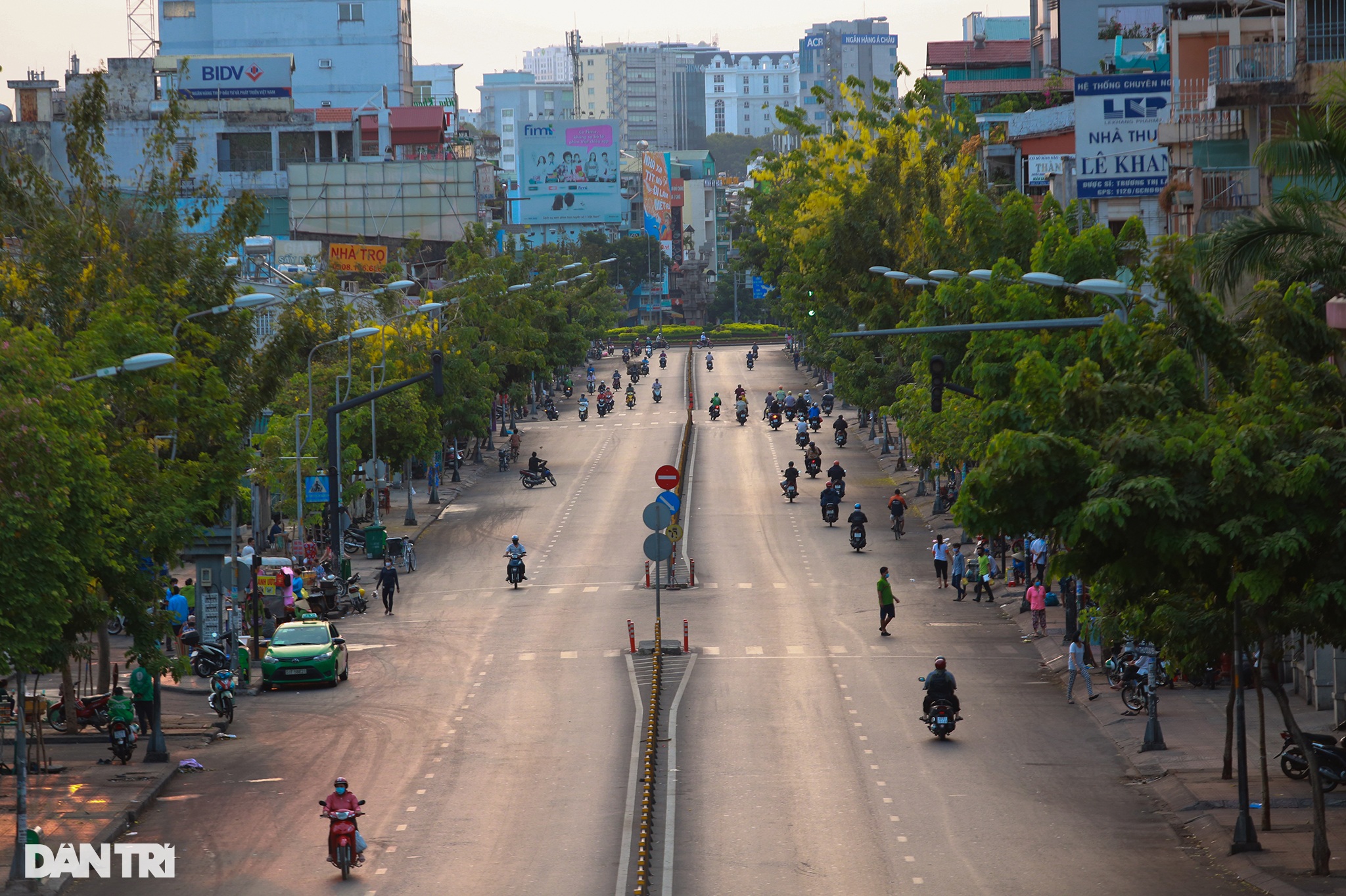 Cơn bão Covid-19 và sự trăn trở của vị Bí thư Thành ủy TPHCM - 1 Cơn bão Covid-19 và sự trăn trở của vị Bí thư Thành ủy TPHCM - 1