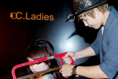 Những màn cắt tóc độc đáo ở Hà Nội