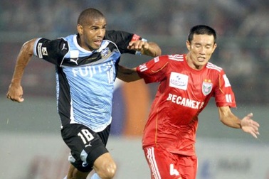 B.Bình Dương quyết đòi đủ tiền từ Chí Công và Đình Đức