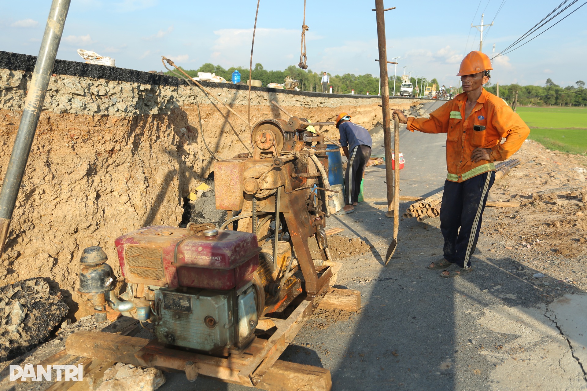 Đường mới xây bị sụt lún như động đất ở Tây Ninh khiến 6 người bị thương - 6 Đường mới xây bị sụt lún như động đất ở Tây Ninh khiến 6 người bị thương - 6