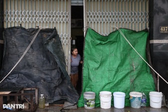 Muôn kiểu chằng chóng nhà cửa của người dân miền Trung trước giờ bão đổ bộ