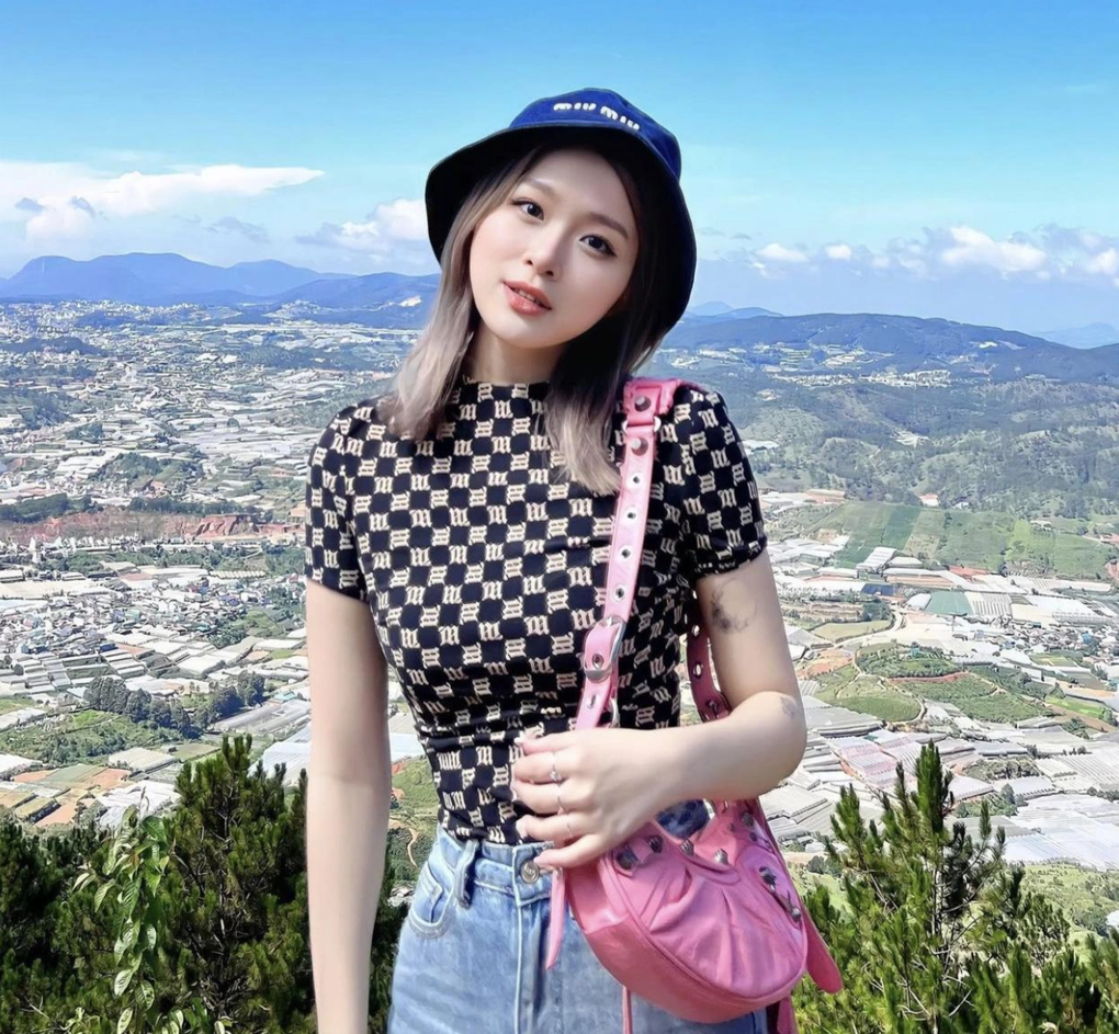 Từ khi du học, Chao mặc đồ ngày càng hở bạo - 1 Từ khi du học, Chao mặc đồ ngày càng hở bạo - 1