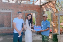 Ca sĩ Thủy Tiên, nghệ sĩ Hoài Linh làm từ thiện tại Quảng Ngãi như thế nào?