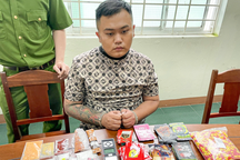 Bắt quả tang 2 thanh niên điều chế "nước vui" trong chung cư