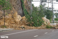 Đá rơi từ trên núi xuống đường, một người bị thương nặng