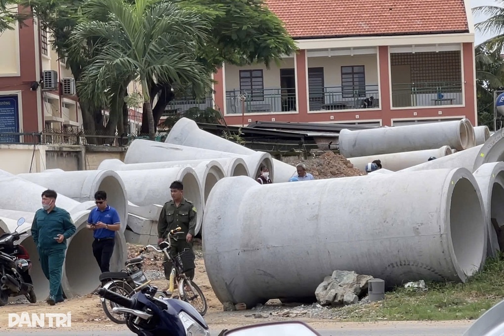 Vợ phát hiện chồng tử vong tại công trình làm đường ở TPHCM - 1 Vợ phát hiện chồng tử vong tại công trình làm đường ở TPHCM - 1
