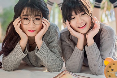 Vẻ đáng yêu của hai nữ sinh 9X thân nhau 12 năm