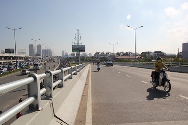 Ai chịu trách nhiệm khi để cầu vượt Nguyễn Hữu Cảnh đứt cáp?