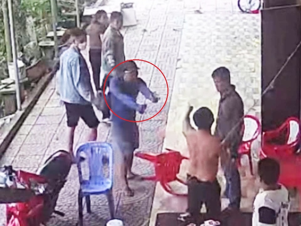 Xác minh thông tin giang hồ cầm súng vào nhà dân - 1 Xác minh thông tin giang hồ cầm súng vào nhà dân - 1