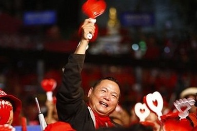 Thủ tướng bác bỏ đàm phán với Thaksin, áo đỏ thề tiếp tục biểu tình