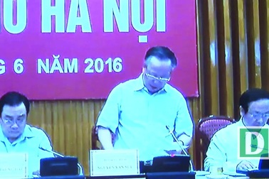 Phó Chủ tịch UBND Hà Nội Nguyễn Văn Sửu báo cáo về vấn đề 8B Lê Trực