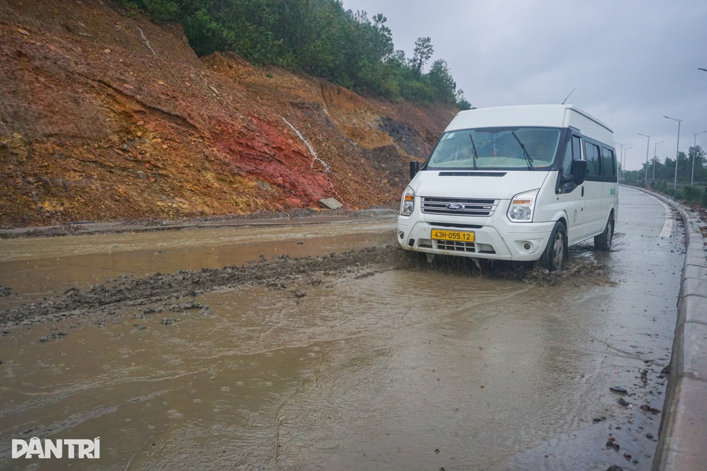 Bùn tràn đầy đường vành đai nghìn tỷ ở Đà Nẵng - 3 Bùn tràn đầy đường vành đai nghìn tỷ ở Đà Nẵng - 3
