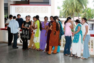 Nữ sinh Ấn Độ bị cấm mặc quần jeans đến trường