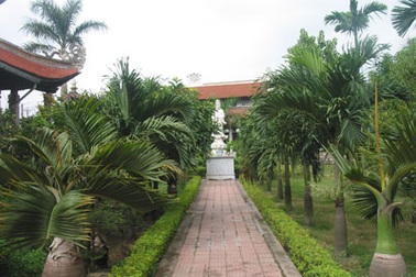 Đặt thêm di ảnh của bé Nhân Ái ở chùa Tứ Kỳ - Hà Nội