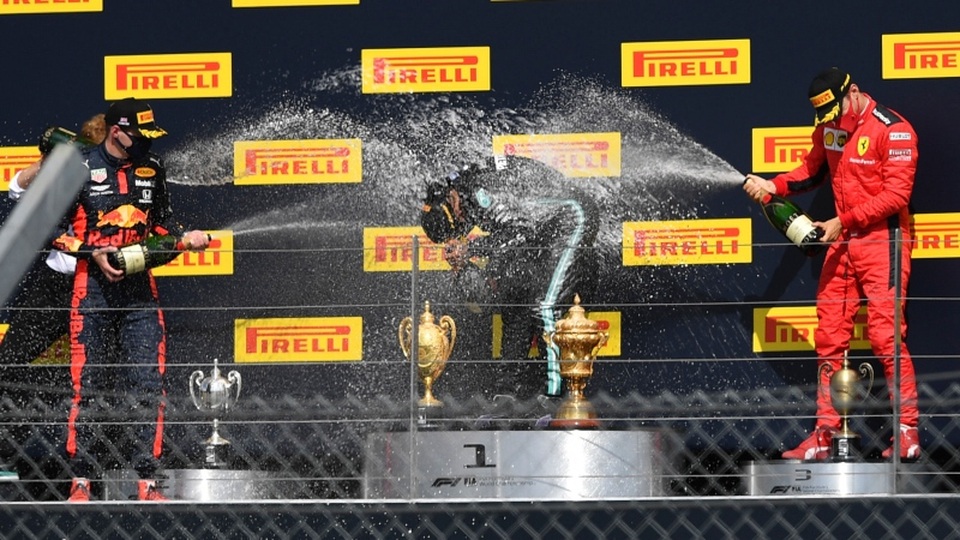 British GP 2020: Gay cấn tột độ, Lewis Hamilton lê lết cán đích - 12 British GP 2020: Gay cấn tột độ, Lewis Hamilton lê lết cán đích - 12