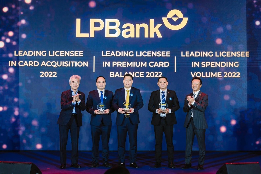 LPBank nhận 3 giải thưởng lớn từ tổ chức thẻ hàng đầu quốc tế JCB - 1 LPBank nhận 3 giải thưởng lớn từ tổ chức thẻ hàng đầu quốc tế JCB - 1