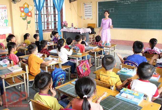 Những người lái đò sớm hôm tận tụy dạy chữ cho con trẻ luôn được xã hội tri ân và vinh danh nhân ngày 20/11. Ảnh: ST