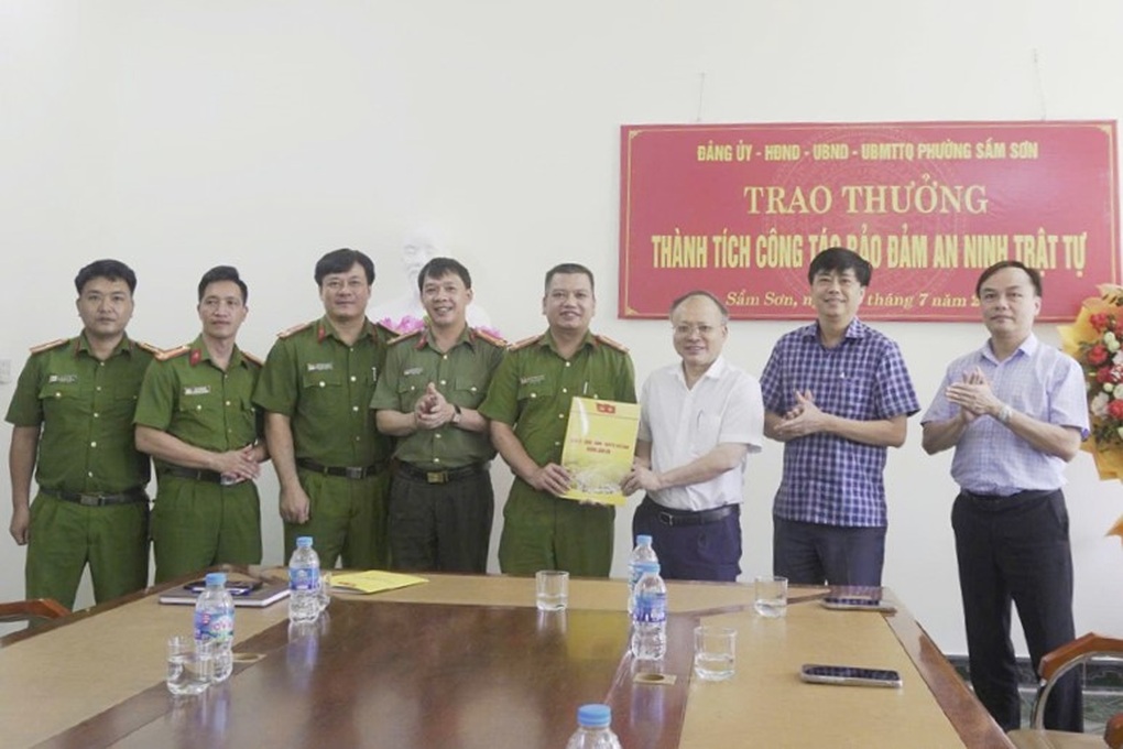 Phát hiện 13,5 tấn chân gà ngâm hóa chất độc hại - 1