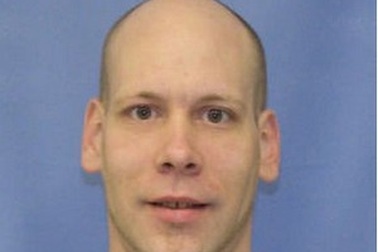 Bị bắt vì tự đăng ảnh truy nã của chính mình lên Facebook