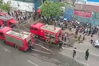 Hà Nội: Cháy dữ dội gần tòa nhà Keangnam