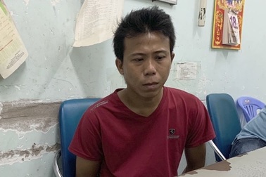 Tên trộm quay clip tiệm vàng, đục tường "nẫng" hơn 10 lượng