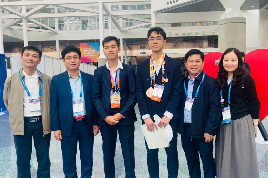 Nam sinh suýt trượt visa đi thi quốc tế giành giải cao nhất 12 năm qua - 1 Nam sinh suýt trượt visa đi thi quốc tế giành giải cao nhất 12 năm qua - 1