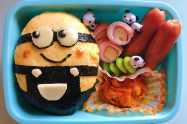 "Tuyệt phẩm" cơm bento đẹp không nỡ ăn của mẹ Việt ở Nhật làm cho con trai