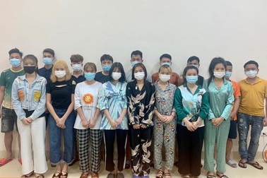 Hà Nội: Bắt quả tang 13 nam thanh nữ tú "bay lắc" trong quán hát mở "chui"