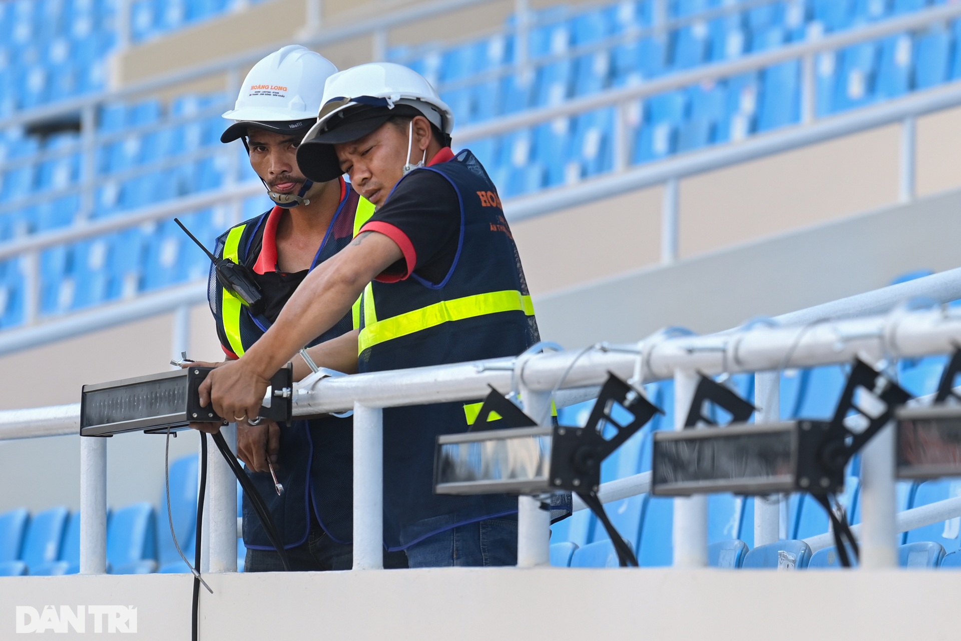 Bên trong đại công trường SVĐ Mỹ Đình chuẩn bị cho Lễ khai mạc SEA Games 31 - 11 Bên trong đại công trường SVĐ Mỹ Đình chuẩn bị cho Lễ khai mạc SEA Games 31 - 11