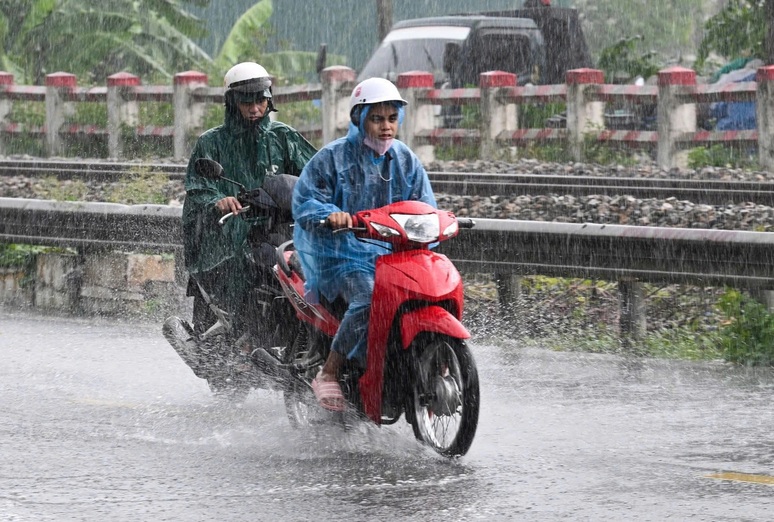 Miền Bắc mưa to trước khi nắng nóng