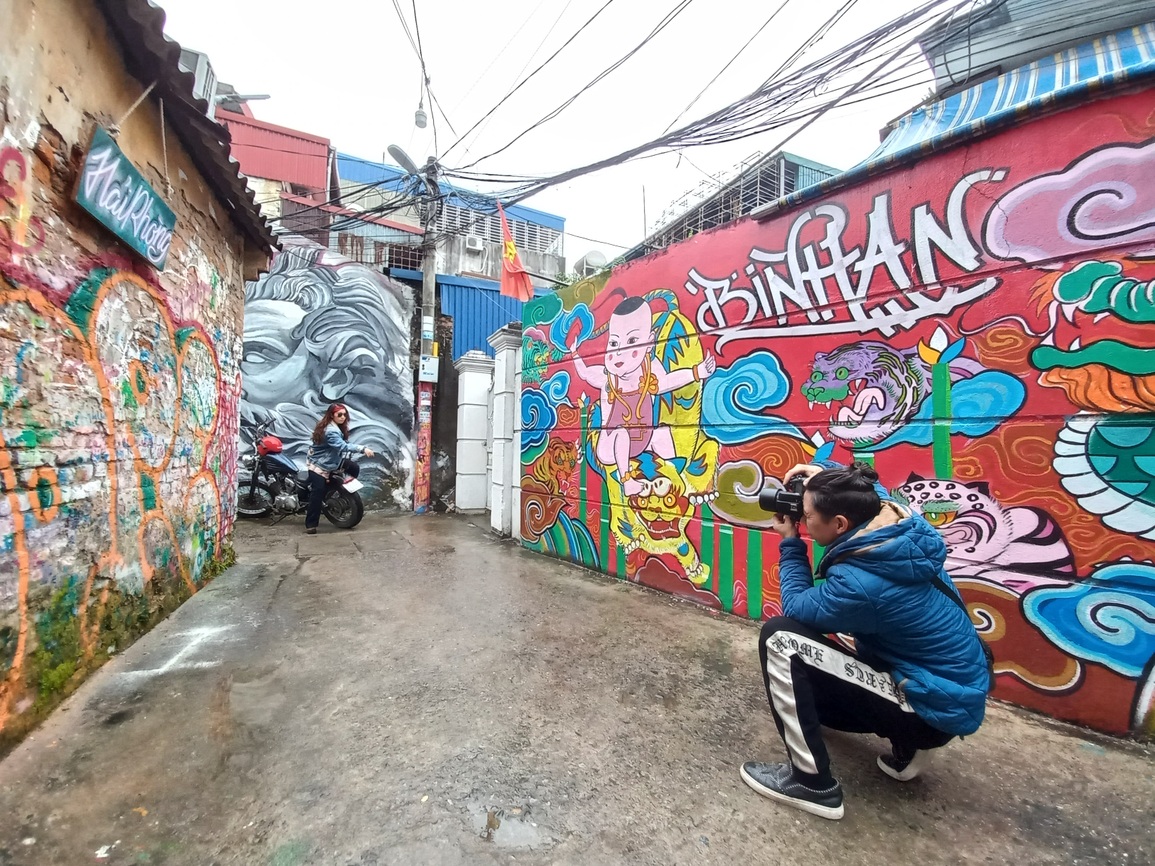 Thợ xăm hình bỏ tiền túi vẽ tranh, biến ngõ nhỏ thành điểm checkin cực chất - 8 Thợ xăm hình bỏ tiền túi vẽ tranh, biến ngõ nhỏ thành điểm checkin cực chất - 8