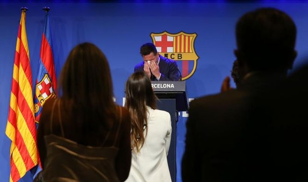 Messi khóc hết nước mắt, nghẹn ngào ngày chia tay Barcelona - 18 Messi khóc hết nước mắt, nghẹn ngào ngày chia tay Barcelona - 18