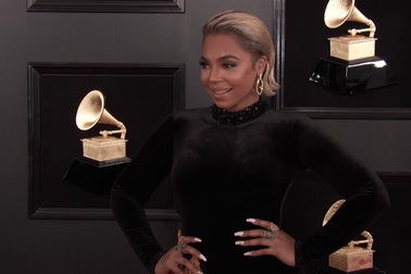 Ashanti quyến rũ trên thảm đỏ