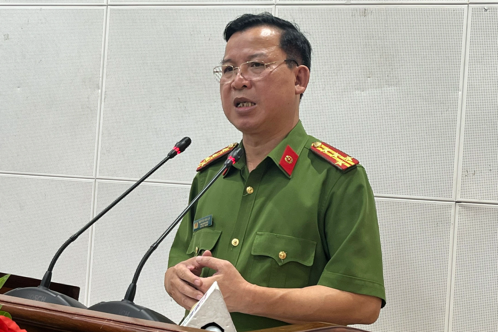 3 phút khống chế, tước hung khí kẻ ngáo đá cầm dao uy hiếp 2 trẻ mầm non - 2