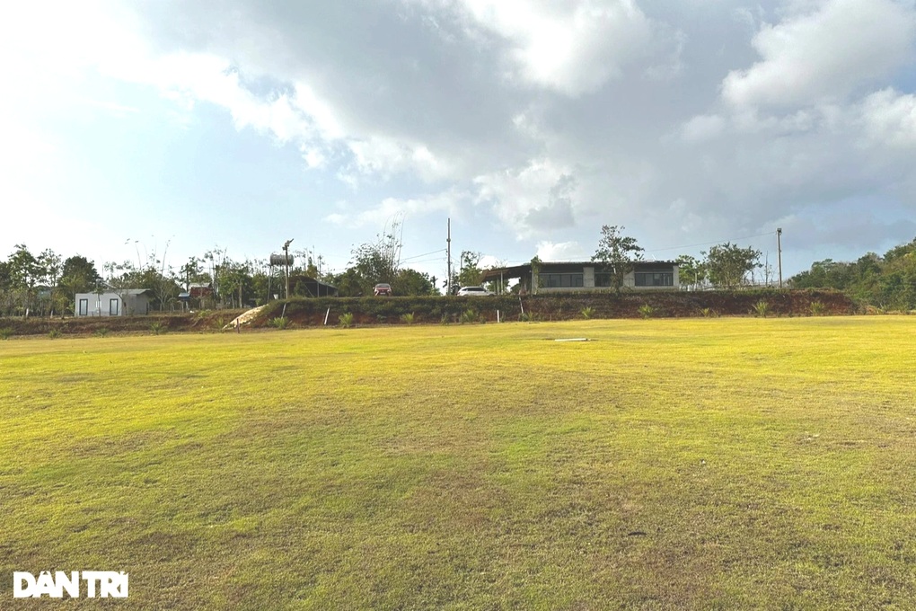 Cưỡng chế công trình trên sân golf của giám đốc chi nhánh ngân hàng - 1 Cưỡng chế công trình trên sân golf của giám đốc chi nhánh ngân hàng - 1