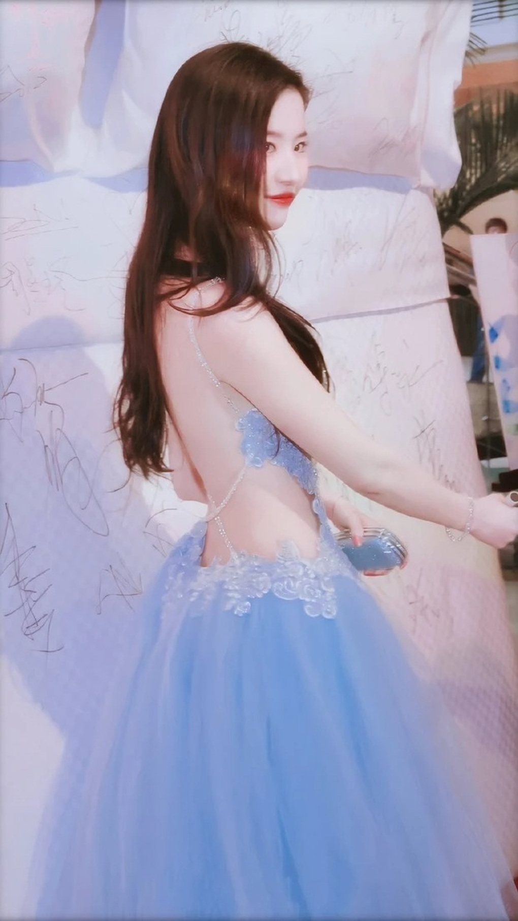 Đọ vẻ gợi cảm của 3 mỹ nhân tuổi Mão nổi nhất Hoa ngữ - 2