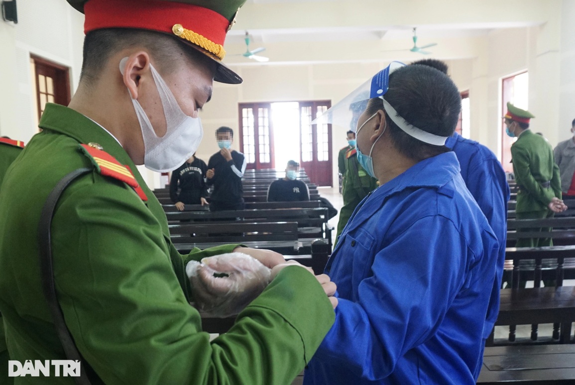 Bất ngờ với ao ước cuối cùng của kẻ buôn ma túy khi nhận án tử hình - 2 Bất ngờ với ao ước cuối cùng của kẻ buôn ma túy khi nhận án tử hình - 2