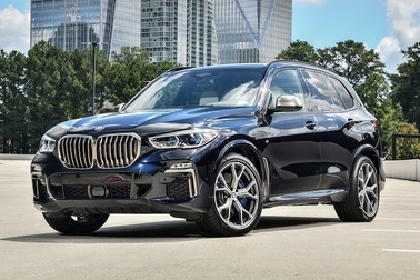 Thấy gì khi loạt xe sang giảm giá trăm triệu đến cả tỷ đồng tại Việt Nam?