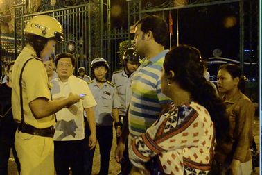 Ông Đoàn Ngọc Hải xin lỗi 2 du khách Ấn Độ bị cướp ở Sài Gòn