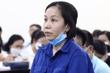 17 nhân viên ngân hàng hầu tòa vì câu kết với "siêu lừa"