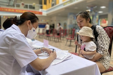 Trẻ dưới 6 tuổi sẽ được khám sức khỏe định kỳ như thế nào?