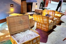 Cảnh sát giao thông bắt vụ vận chuyển 6 tạ thực phẩm đông lạnh bốc mùi