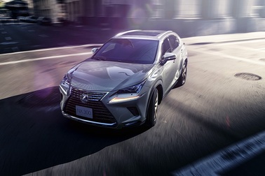 Lexus NX 300 giá khởi điểm từ 2,43 tỉ đồng